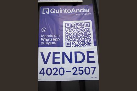 Casa à venda com 408m², 2 quartos e 8 vagasFachada - plaquinha instalada