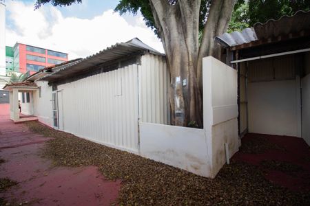 Casa à venda com 408m², 2 quartos e 8 vagasQuintal