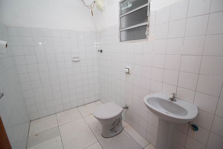 Casa à venda com 408m², 2 quartos e 8 vagasBanheiro