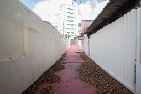 Casa à venda com 408m², 2 quartos e 8 vagasQuintal