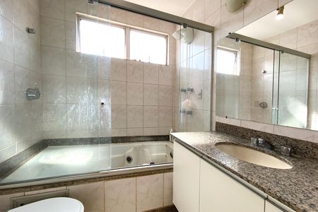 Apartamento à venda com 140m², 3 quartos e 2 vagasBanheiro da Suíte