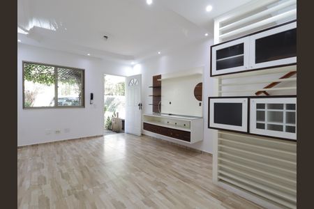 Sala de casa de condomínio para alugar com 2 quartos, 105m² em Rio Pequeno, São Paulo