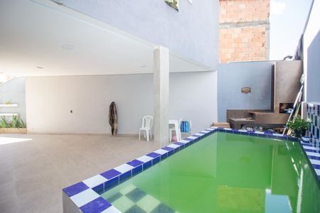 Casa à venda com 120m², 3 quartos e 2 vagasPiscina
