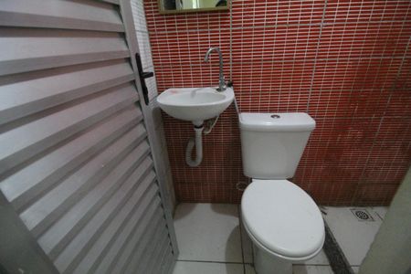 Banheiro de kitnet/studio para alugar com 1 quarto, 28m² em Recreio, Rio de Janeiro