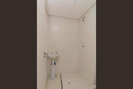 Banheiro de kitnet/studio para alugar com 1 quarto, 16m² em Cidade Antônio Estêvão de Carvalho, São Paulo