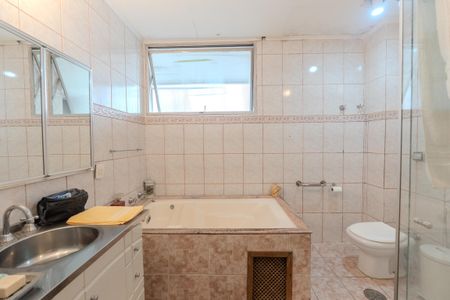 Apartamento à venda com 139m², 2 quartos e 2 vagas Apartamento à venda com 139m², 2 quartos e 2 vagasBanheiro da Suíte 1