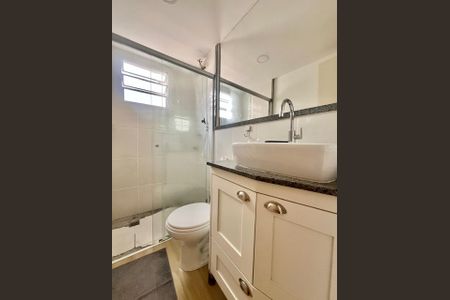 Banheiro de apartamento à venda com 3 quartos, 70m² em Vila Joao Jorge, Campinas