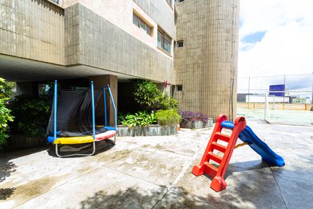 Apartamento para alugar com 110m², 2 quartos e 2 vagasÁrea comum - Playground