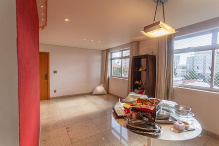 Apartamento para alugar com 110m², 2 quartos e 2 vagasSala