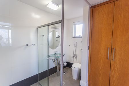 Banheiro da Suíte de apartamento para alugar com 2 quartos, 110m² em Santo Antônio, Belo Horizonte