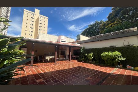 Casa à venda com 242m², 3 quartos e 2 vagas