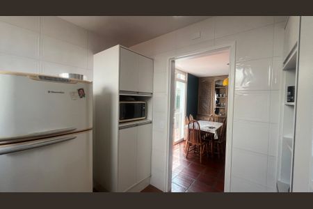 Casa à venda com 242m², 3 quartos e 2 vagas