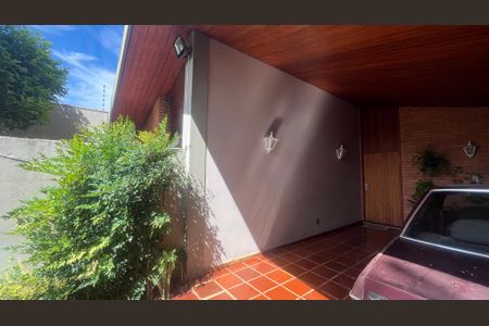 Casa à venda com 242m², 3 quartos e 2 vagas