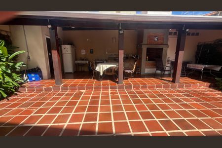 Casa à venda com 242m², 3 quartos e 2 vagas