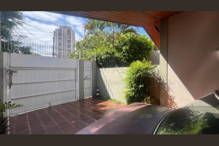 Casa à venda com 242m², 3 quartos e 2 vagas