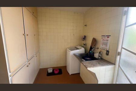 Casa à venda com 242m², 3 quartos e 2 vagas