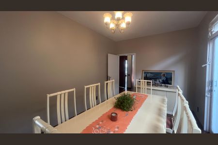 Casa à venda com 242m², 3 quartos e 2 vagas