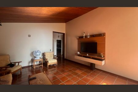 Casa à venda com 242m², 3 quartos e 2 vagas