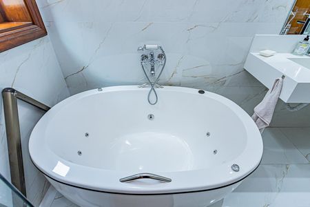 Casa para alugar com 450m², 4 quartos e 8 vagasBanheiro suite 3