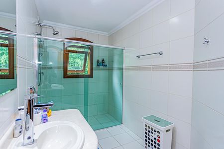 Casa para alugar com 450m², 4 quartos e 8 vagasBanheiro suite 4