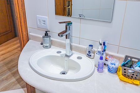 Casa para alugar com 450m², 4 quartos e 8 vagasBanheiro suite 4