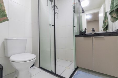 Banheiro de apartamento para alugar com 1 quarto, 27m² em Conjunto Residencial José Bonifácio, São Paulo