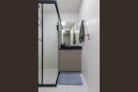 Banheiro de apartamento para alugar com 1 quarto, 27m² em Conjunto Residencial José Bonifácio, São Paulo
