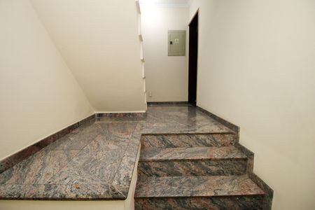 Casa para alugar com 251m², 4 quartos e 1 vagaSala - Escada