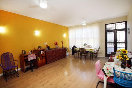 Casa para alugar com 251m², 4 quartos e 1 vagaSala