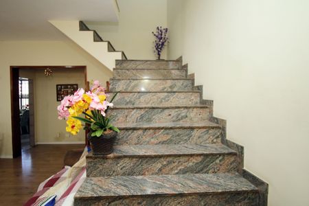 Casa para alugar com 251m², 4 quartos e 1 vagaSala - Escada