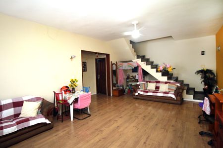 Sala de casa para alugar com 4 quartos, 251m² em Irajá, Rio de Janeiro