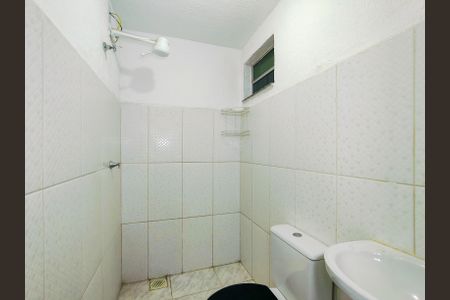 Banheiro de kitnet/studio para alugar com 1 quarto, 30m² em Grajaú, Rio de Janeiro