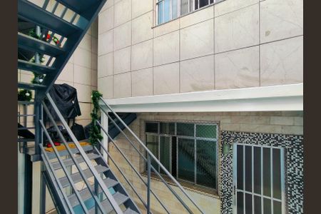 Studio para alugar com 30m², 1 quarto e sem vagaEscada