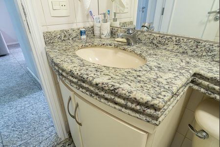 Apartamento à venda com 54m², 2 quartos e 1 vagaBanheiro 2