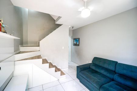 Sala de casa de condomínio para alugar com 3 quartos, 96m² em Guaiauna, São Paulo