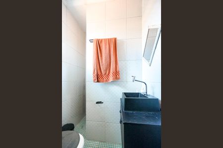 Casa de condomínio para alugar com 96m², 3 quartos e 1 vaga Casa de condomínio para alugar com 96m², 3 quartos e 1 vagaBanheiro social