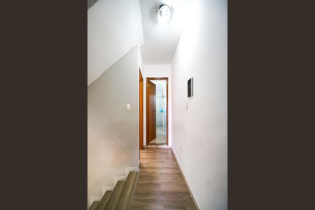 Casa de condomínio para alugar com 96m², 3 quartos e 1 vaga Casa de condomínio para alugar com 96m², 3 quartos e 1 vagaHall da escada