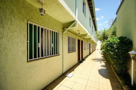 Casa de condomínio para alugar com 96m², 3 quartos e 1 vaga Casa de condomínio para alugar com 96m², 3 quartos e 1 vagaCorredor externo