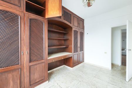 Quarto 1 de apartamento para alugar com 4 quartos, 140m² em Laranjeiras, Rio de Janeiro