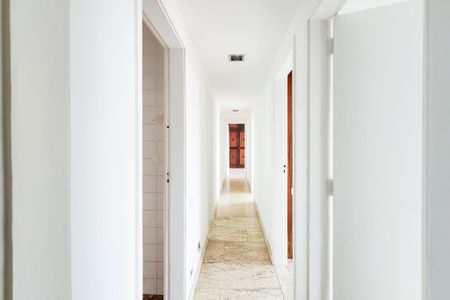 Corredor de apartamento para alugar com 4 quartos, 140m² em Laranjeiras, Rio de Janeiro