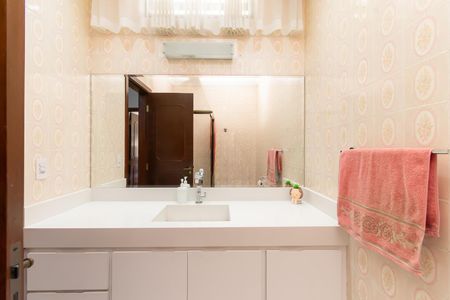 Casa à venda com 126m², 3 quartos e 2 vagasBanheiro 2