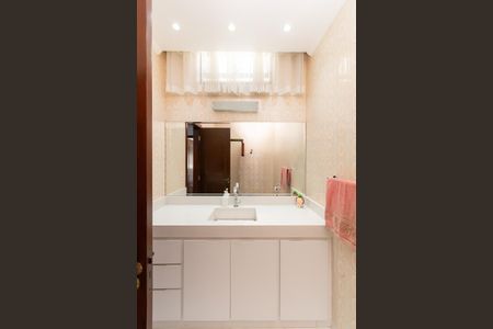 Casa à venda com 126m², 3 quartos e 2 vagasBanheiro 2