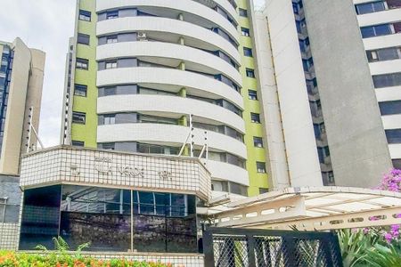 Apartamento à venda com 120m², 4 quartos e 2 vagas Apartamento à venda com 120m², 4 quartos e 2 vagasFachada