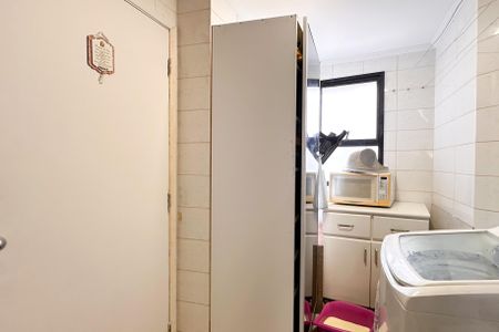 Apartamento à venda com 120m², 4 quartos e 2 vagas Apartamento à venda com 120m², 4 quartos e 2 vagasÁrea de Serviço