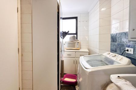 Apartamento à venda com 120m², 4 quartos e 2 vagas Apartamento à venda com 120m², 4 quartos e 2 vagasÁrea de Serviço