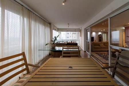 Apartamento à venda com 210m², 3 quartos e 3 vagasVaranda