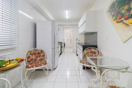 Apartamento à venda com 210m², 3 quartos e 3 vagasCozinha