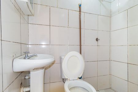 Banheiro de kitnet/studio para alugar com 1 quarto, 27m² em Vila Prudente, São Paulo