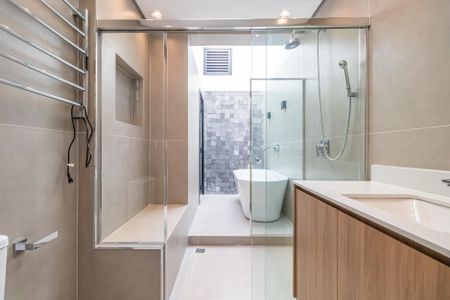 Casa de condomínio à venda com 422m², 4 quartos e 6 vagas