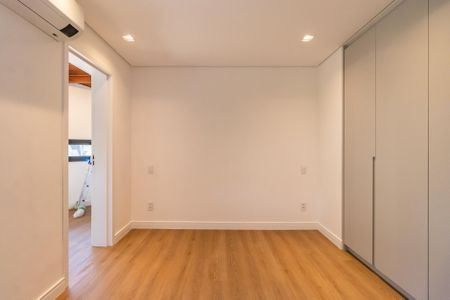 Casa de condomínio à venda com 422m², 4 quartos e 6 vagas